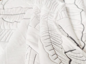 NOVOTEXTIL Colcha Boutí Blanca Estampada - Moderna y Ligera con Diseño Artesanal 100% Microfibra Extrasuave - Cubrecama para Verano y Entretiempo con 1 o 2 Fundas Almohada (50x70) - ✅ Entrega 24/72h a toda españa - Imagen 7
