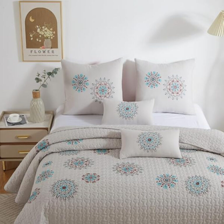 NOVOTEXTIL HOGAR Colcha Bordada Primavera/Verano con 4 Cojines. Ligera, Elegante y Suave para Dormitorio. - ✅ Entrega 24/72h a toda españa - Bombay